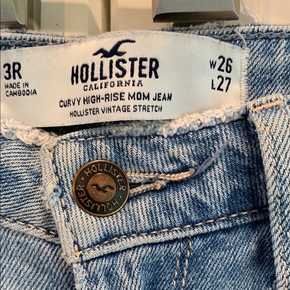 Hollister Curvy High-Rise Mom Jeans in Light Blue - Picture 2 of 9